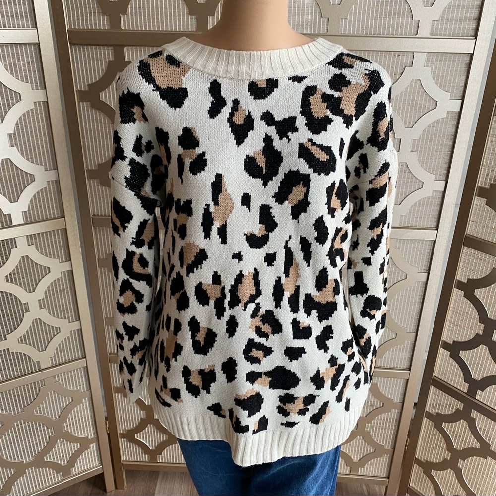 Pink Lily. Medium. Light Leopard Print Sweater. BRAND NEW OUT OF THE PLASTIC!